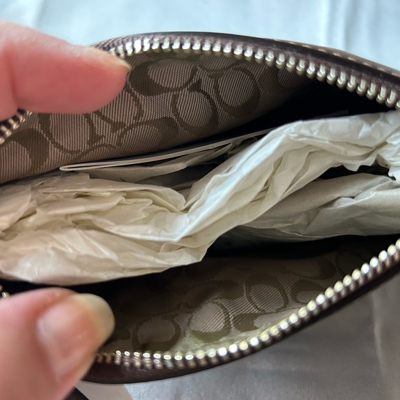 Coach Wristlet brown with tags - Picture 4 of 5